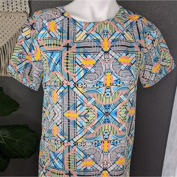 Everly Abstract Patterned Shift Dress - Picture 2 of 9